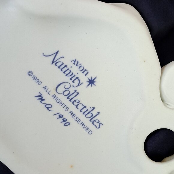 Avon Nativity Collectibles THE POOR MAN White Porcelain Bisque Figurine 1990 - Picture 14 of 14